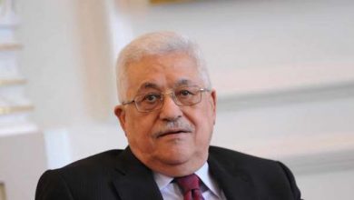 الرئيس الفلسطيني محمود عباس يعزي عائلة أحد ضحايا انفجار سوق الزاوية